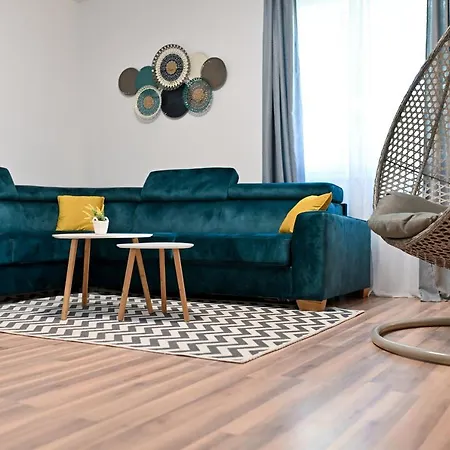 Apartment Peaceful Near Old Town