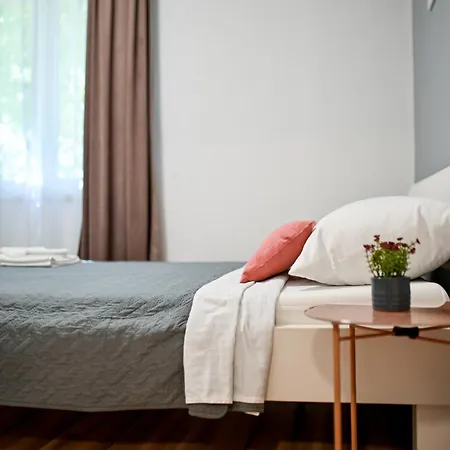 Apartment Peaceful Near Old Town *