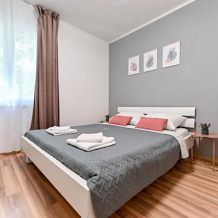 Apartment Peaceful Near Old Town *